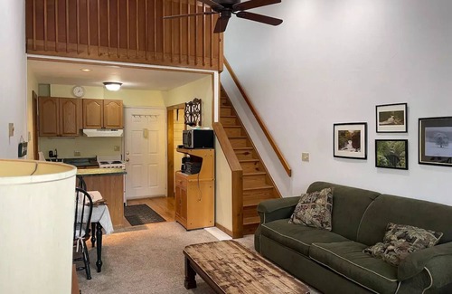 Hunter Condo | Cozy Downtown Hunter Mountain Getaway n