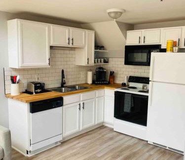 Downtown Cleveland House | Cozy Downtown Modern Condo in the Heart of it all
