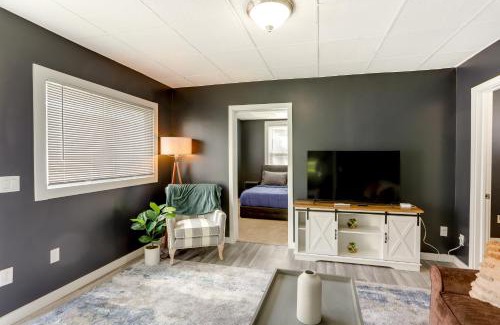 Sandusky House | Cozy Downtown Sandusky Gem - 1 Mi to Lake Erie!