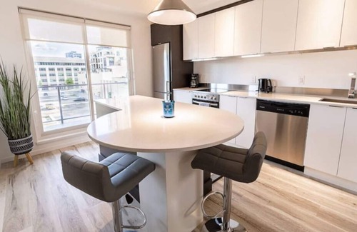Kelowna Central Business District Condo | Cozy DT Condo Steps to the Beach!