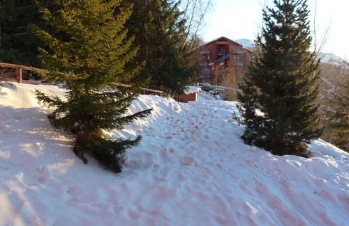 Arc-1800 Apartment | Cozy duplex for 4, ski-in/ski-out, near cable car, shops, Arc 1800