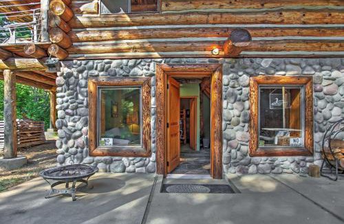 Easton House | Cozy Easton Cabin with Wenatchee Natl Forest Views!