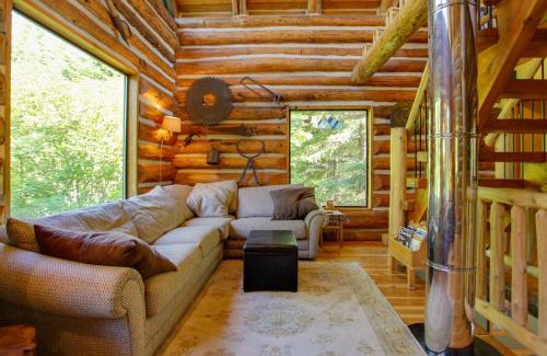 Easton House | Cozy Easton Cabin with Wenatchee Natl Forest Views!
