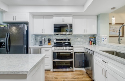 Port Aransas Condo | Cozy Elegant 2bd 3 bth Den