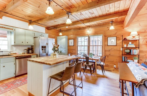 Ellijay Cabin | Cozy Ellijay Cabin: Hot Tub, Yard, & Resort Access