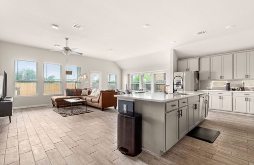 San Antonio House | Cozy Ensuite in Far West San Antonio