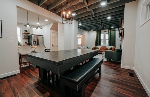 Near East Columbus House | Cozy escape w/Hot Tub, ideal for family and friends!