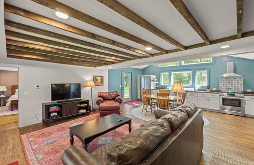 Maurertown House | Cozy Fall Cabin on 17 acres by National Park, EV Charger