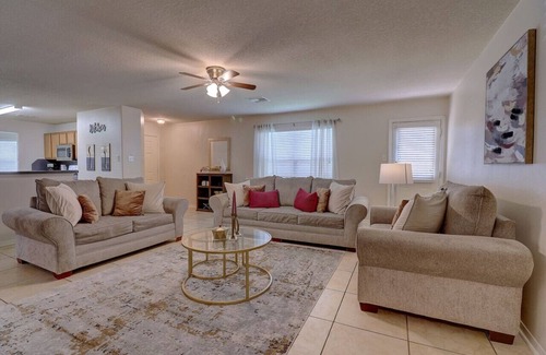 Barker House | Cozy Fall Home! Fast Wi-Fi, & Free Snacks!