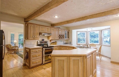 Lake of Bays Cottage | Cozy Fall & Winter 2-night Rental Available @Muskoka Waterfront Cottage!