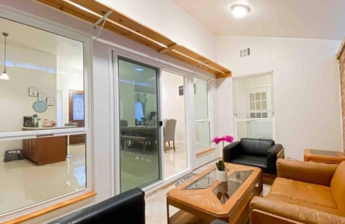 Clodine House | Cozy Family Bellaire Home Hosted by Cindy