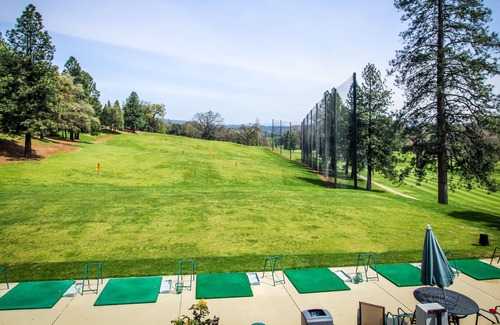 Groveland Ski Chalet | Cozy family-friendly mountain chalet with pool - near Yosemite