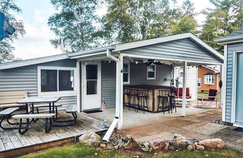 Tomahawk Cottage | Cozy, Family Friendly Waterfront Cottage on Lake Alice