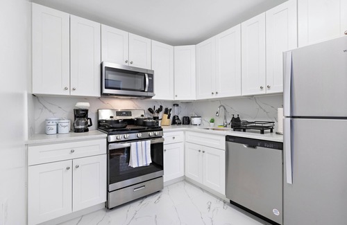 Constable Hook House | Cozy Family Getaway - NYC & NWK w/free parking