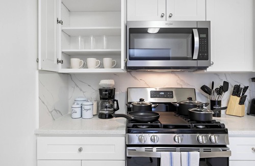 Constable Hook House | Cozy Family Getaway - NYC & NWK w/free parking