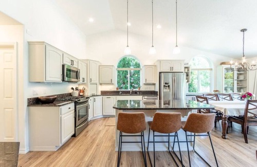 Coeur d'Alene House | Cozy Family Retreat- Fire Pit, Playroom, And Games