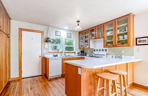 Trinidad House | Cozy farmhouse with firepit, deck, BBQ, shared game room, & animals