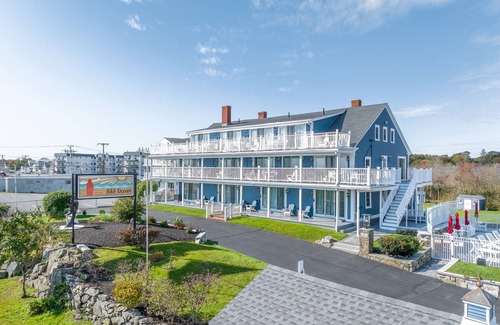 Hampton House | Cozy first floor oceanfront gem!