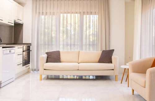 Milas House | Cozy Flat w Garden 1 min to Beach in Milas
