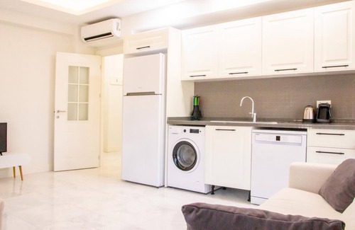 Milas House | Cozy Flat w Garden 1 min to Beach in Milas
