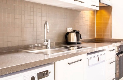 Milas House | Cozy Flat w Garden 1 min to Beach in Milas