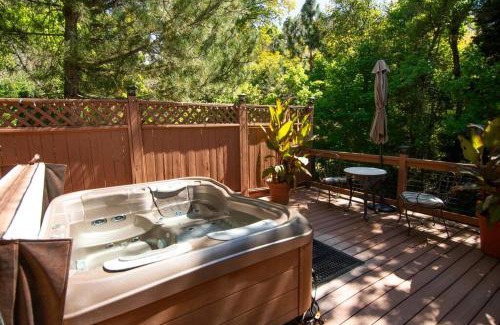 Sandy Ski Chalet | Cozy Forest Cottage at La Caille