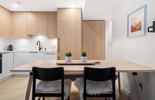 District of North Vancouver House | Cozy Forest Retreat