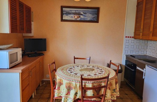 Merville-Franceville-Plage Apartment | Cozy Garden Apartment Steps from Beach, Sleeps 4