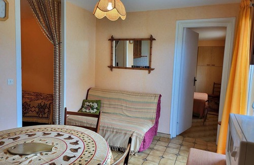 Merville-Franceville-Plage Apartment | Cozy Garden Apartment Steps from Beach, Sleeps 4