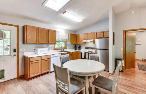 Franklin House | Cozy Franklin Retreat with Deck - 5 Mi to Downtown!