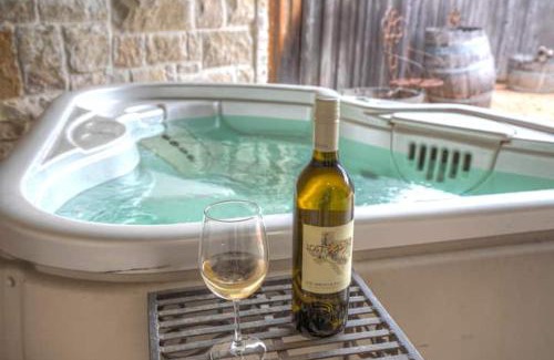 Fredericksburg House | Cozy Fredericksburg Retreat Fire Pit & Wineries