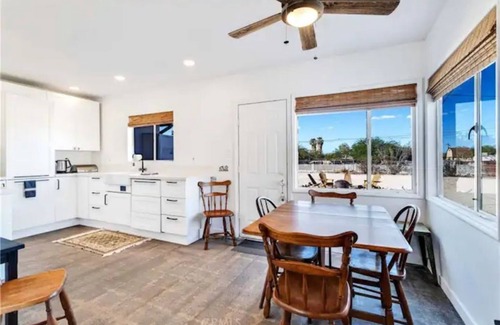 Twentynine Palms House | Cozy Fresh Desert Hideaway, 5 mins to Joshua Tree, sleeps 8
