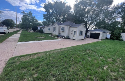 Oshkosh House | Cozy fully furnished house