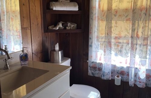 New Port Richey Cottage | Cozy, Fully Remodeled 1924 Carriage House