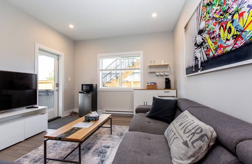 Langford Apartment | Cozy Garden Suite W/Hot Tub & Perfectly Located!