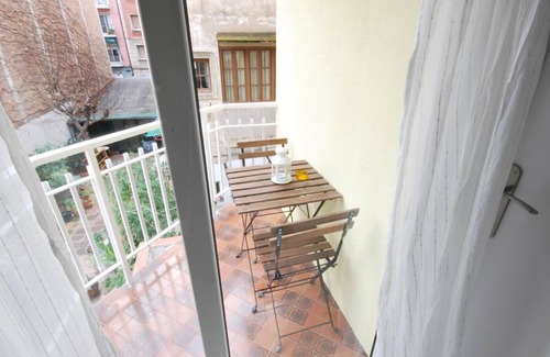 Gracia Apartment | Cozy Gaudí Apartment in Gracia