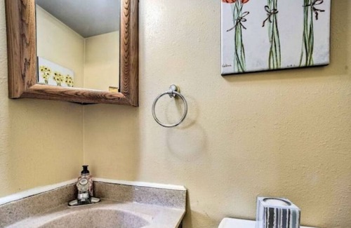 Northeast Colorado Springs House | Cozy Getaway ~ 6 Mi to Dtwn Colorado Springs