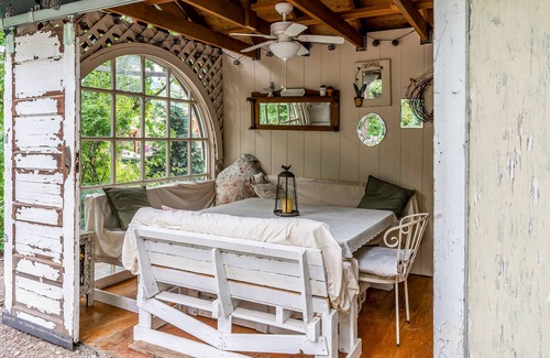 Woods Bay Apartment | Cozy getaway for two w/ a kitchenette - walk to the lake, marina, & beach