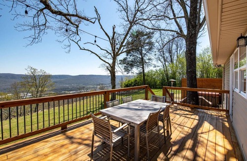 Trenton House | Cozy Getaway with a View!