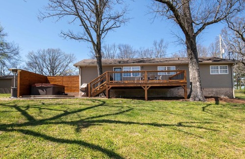 Trenton House | Cozy Getaway with a View!