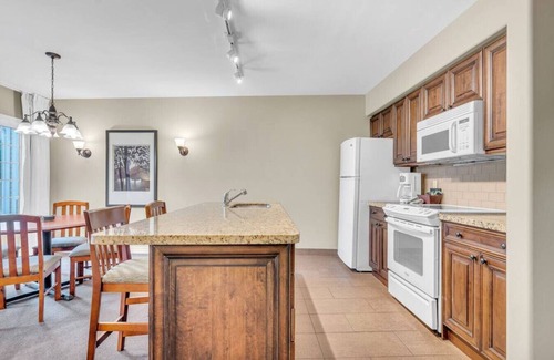 Oro-Medonte Condo | Cozy Getaway with Resort Perks