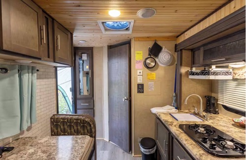 Bryson City RV Rental | Cozy Glamping Pod with WiFi, HOT TUB, Outdoor Shower in marvelous Bryson City