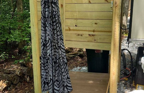 Bryson City RV Rental | Cozy Glamping Pod with WiFi, HOT TUB, Outdoor Shower in marvelous Bryson City