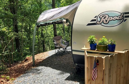 Bryson City RV Rental | Cozy Glamping Pod with WiFi, HOT TUB, Outdoor Shower in marvelous Bryson City
