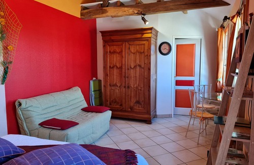 Bonnee Bed & Breakfast | Cozy Ground-Floor Room with Separate Entrance, Bikes, and Nearby Tourist Attractions