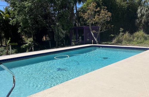 Laurel Apartment | Cozy Gulf Coast Apartment- 5mins from Nokomis Beach and Inter coastal