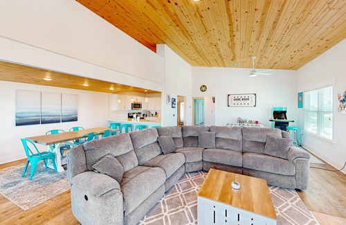 Cape San Blas House | Cozy Gulf-View Beach House w/Foosball, Patio, AC & Washer/Dryer – Pets Welcome!