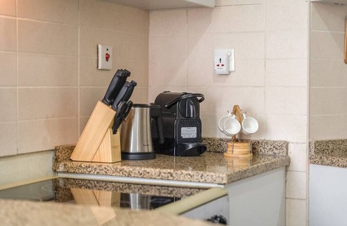 Jumeirah Lake Towers Apartment | Cozy Haven with Spiritual Charm in JLT