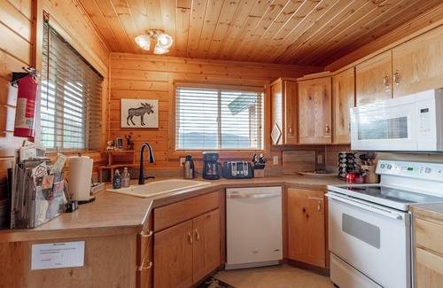 Island Park Cabin | Cozy Henrys Lake Escape - 20 Miles to Yellowstone!