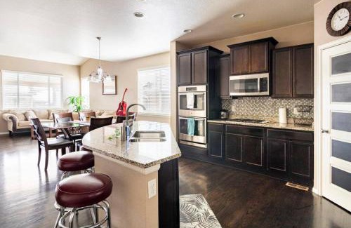 Brighton House | Cozy hideaway in Spruce: 4BR Retreat close to DIA